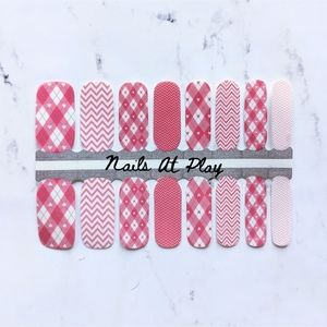 5 for $15 Nail Wraps- Zig Zag Plaid
